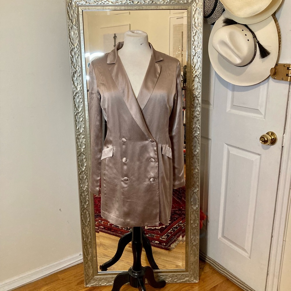 Amanda Uprichard Taupe 💯 silk blazer mini dress. Size XSmall. Gently worn.